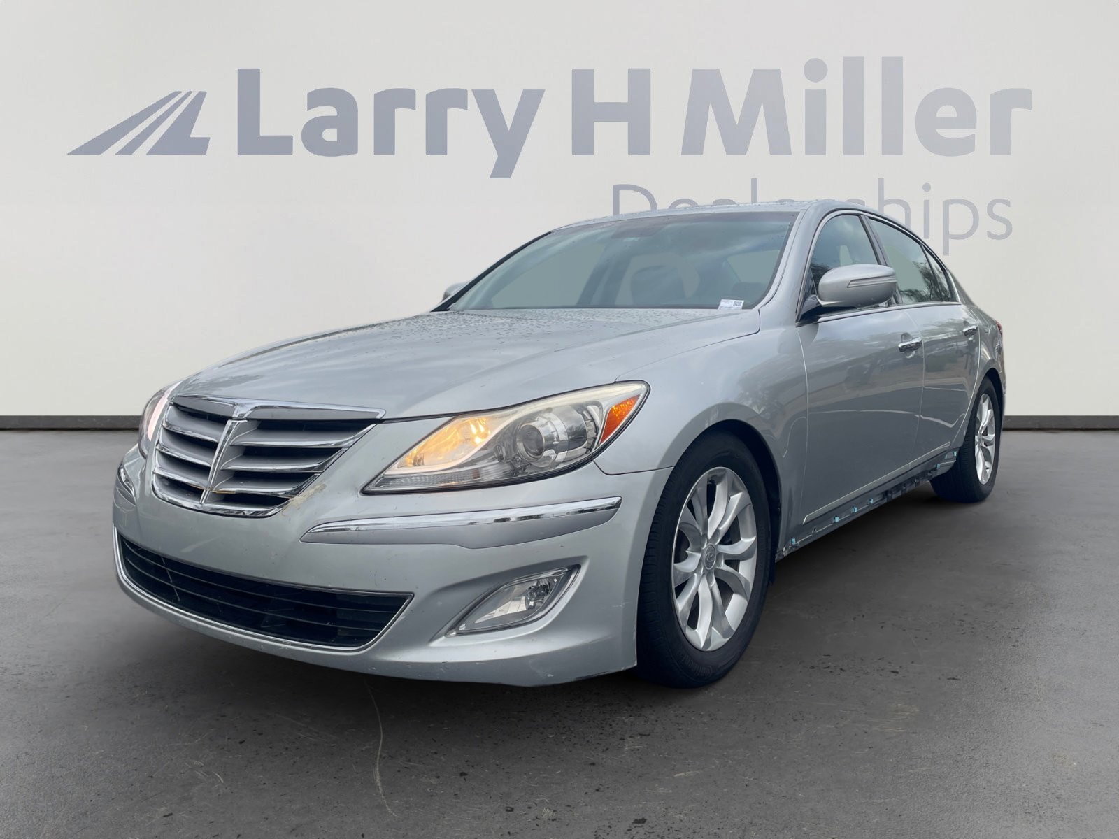 Used 2013 Hyundai Genesis 3.8 image 1