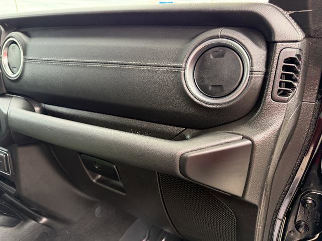 Used 2021 Jeep Wrangler Unlimited Sahara w/ Uconnect 4C Nav & Sound Group AWD/4WD image 16