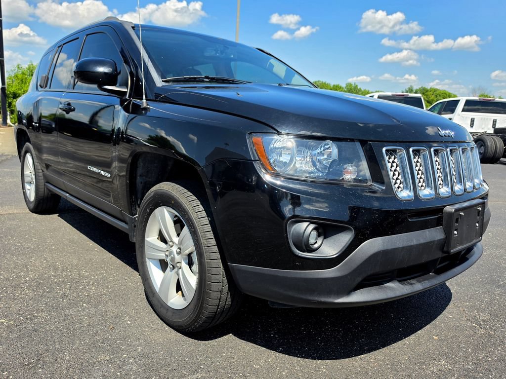 Used 2017 Jeep Compass Latitude AWD/4WD image 11