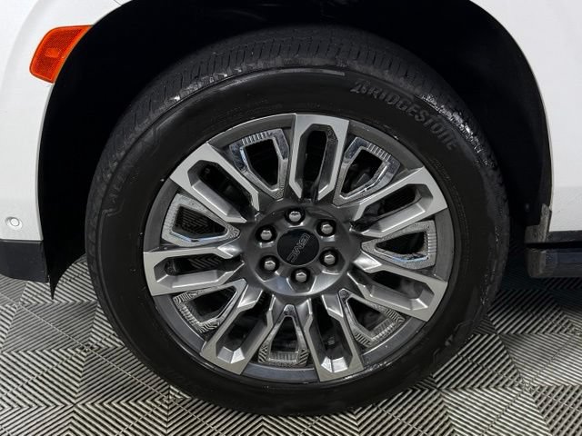 Used 2023 GMC Yukon Denali Ultimate AWD/4WD image 15