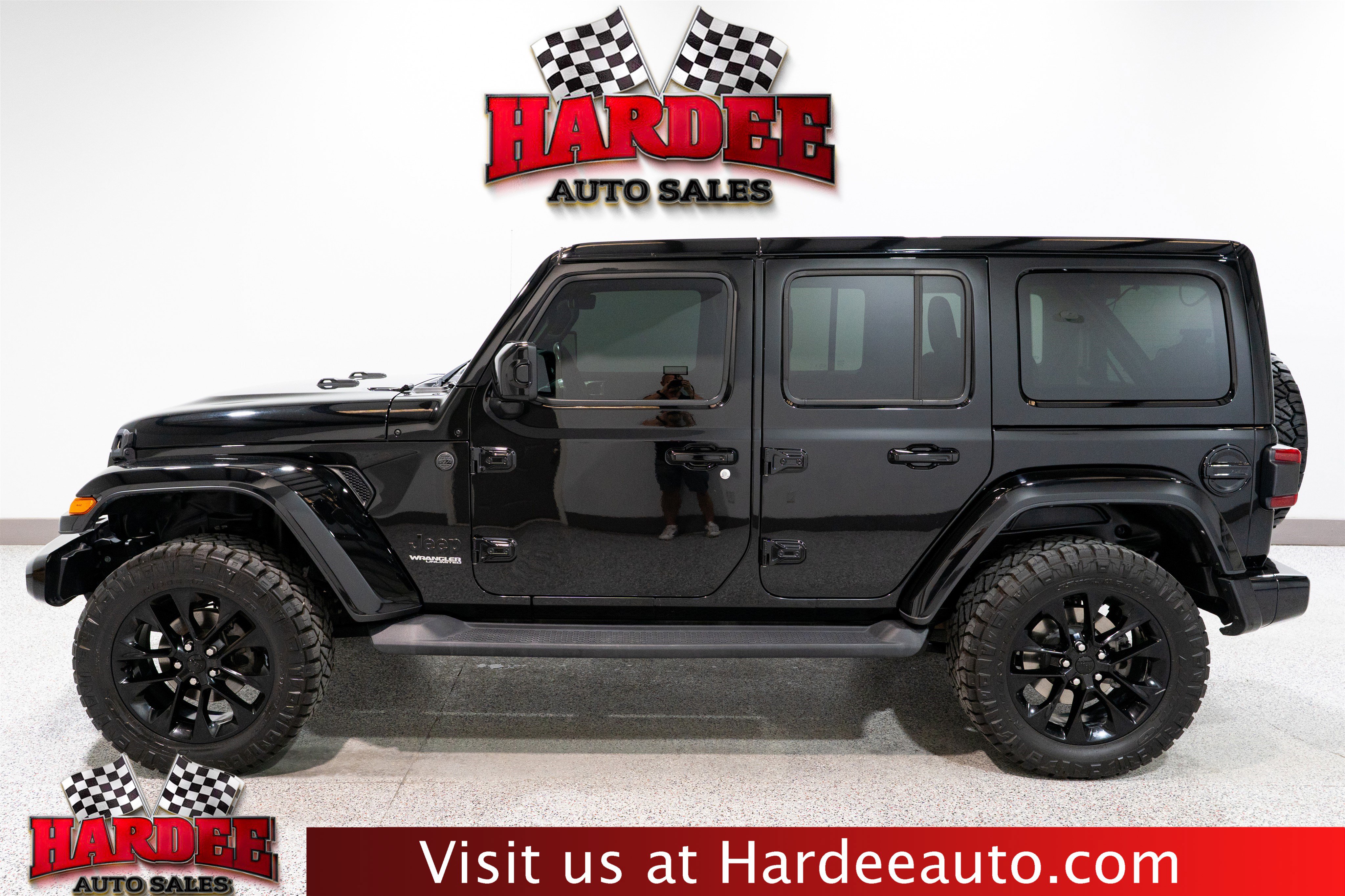 Used 2021 Jeep Wrangler Unlimited Sahara AWD/4WD image 1