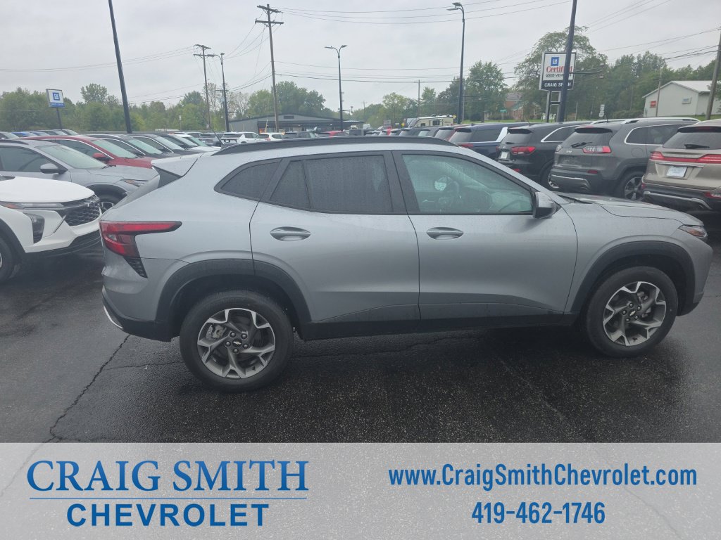 Used 2024 Chevrolet Trax LT w/ LT Convenience Package FWD image 7