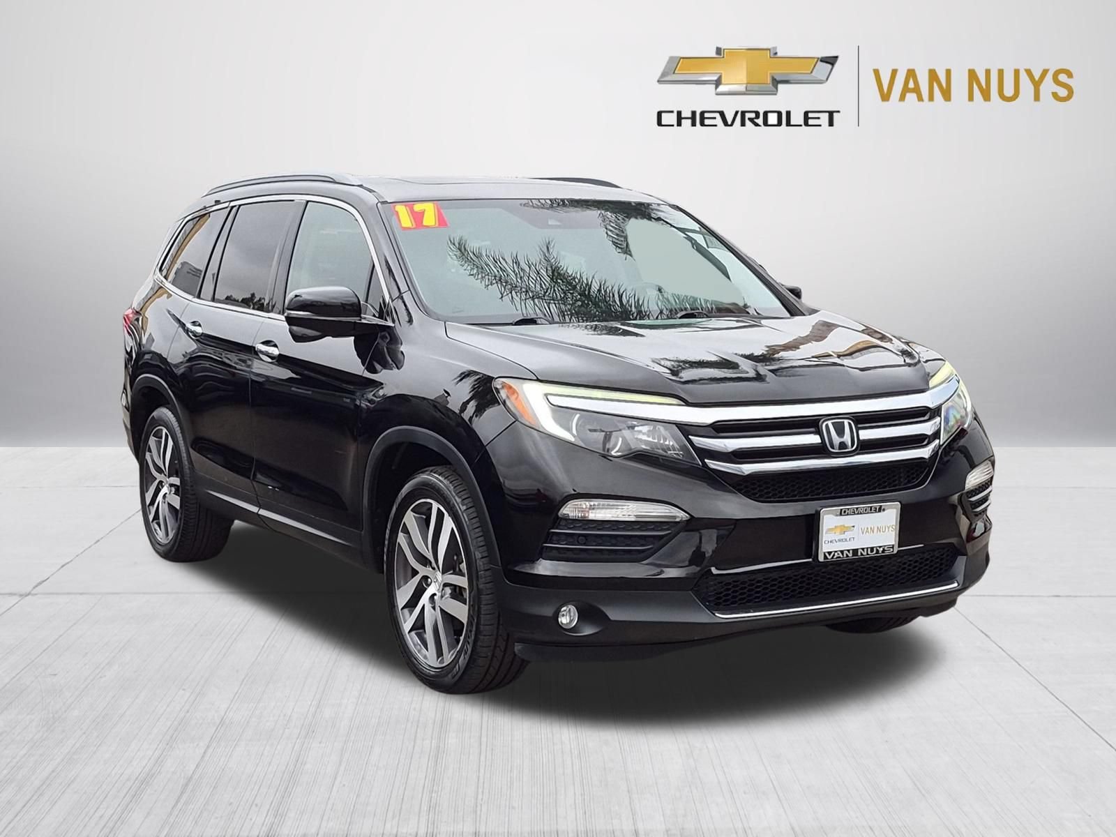 Used 2017 Honda Pilot Touring image 3