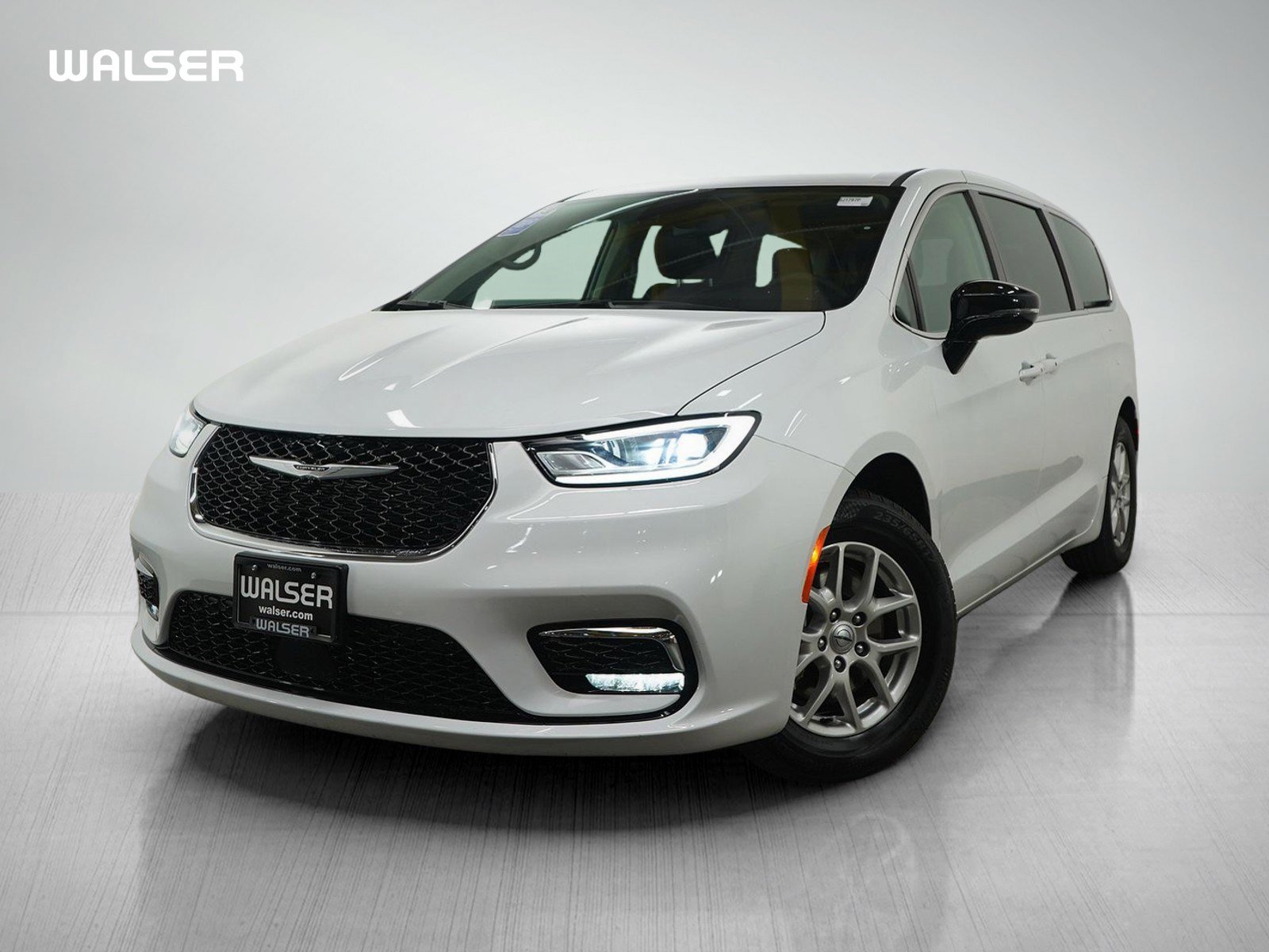 Used 2024 Chrysler Pacifica Touring-L