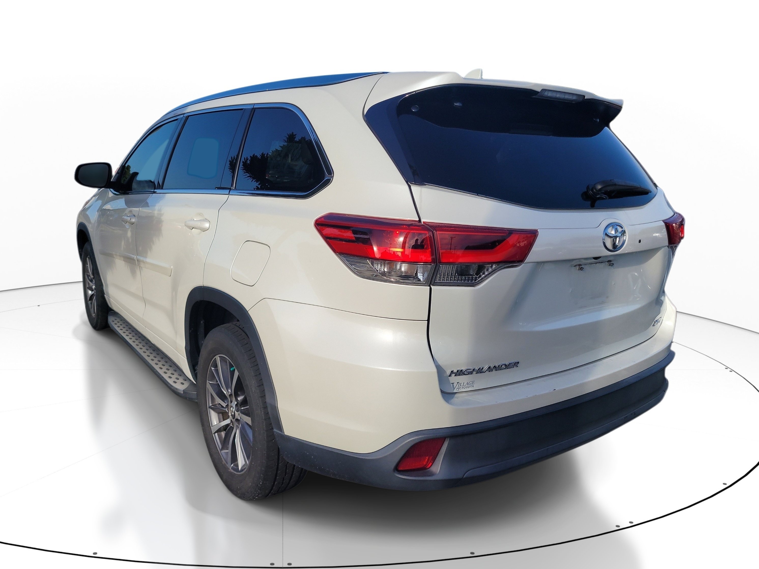 Used 2018 Toyota Highlander XLE FWD image 5