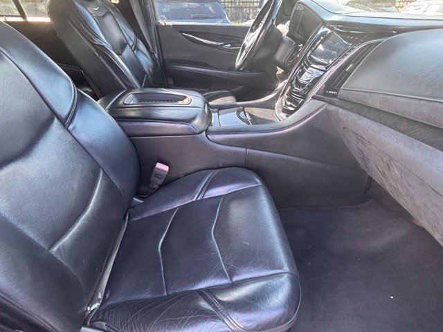 Used 2018 Cadillac Escalade Platinum RWD image 16