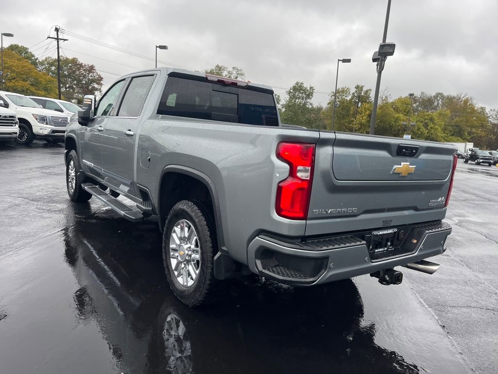 Used 2024 Chevrolet Silverado 2500 High Country w/ High Country Premium Package image 3