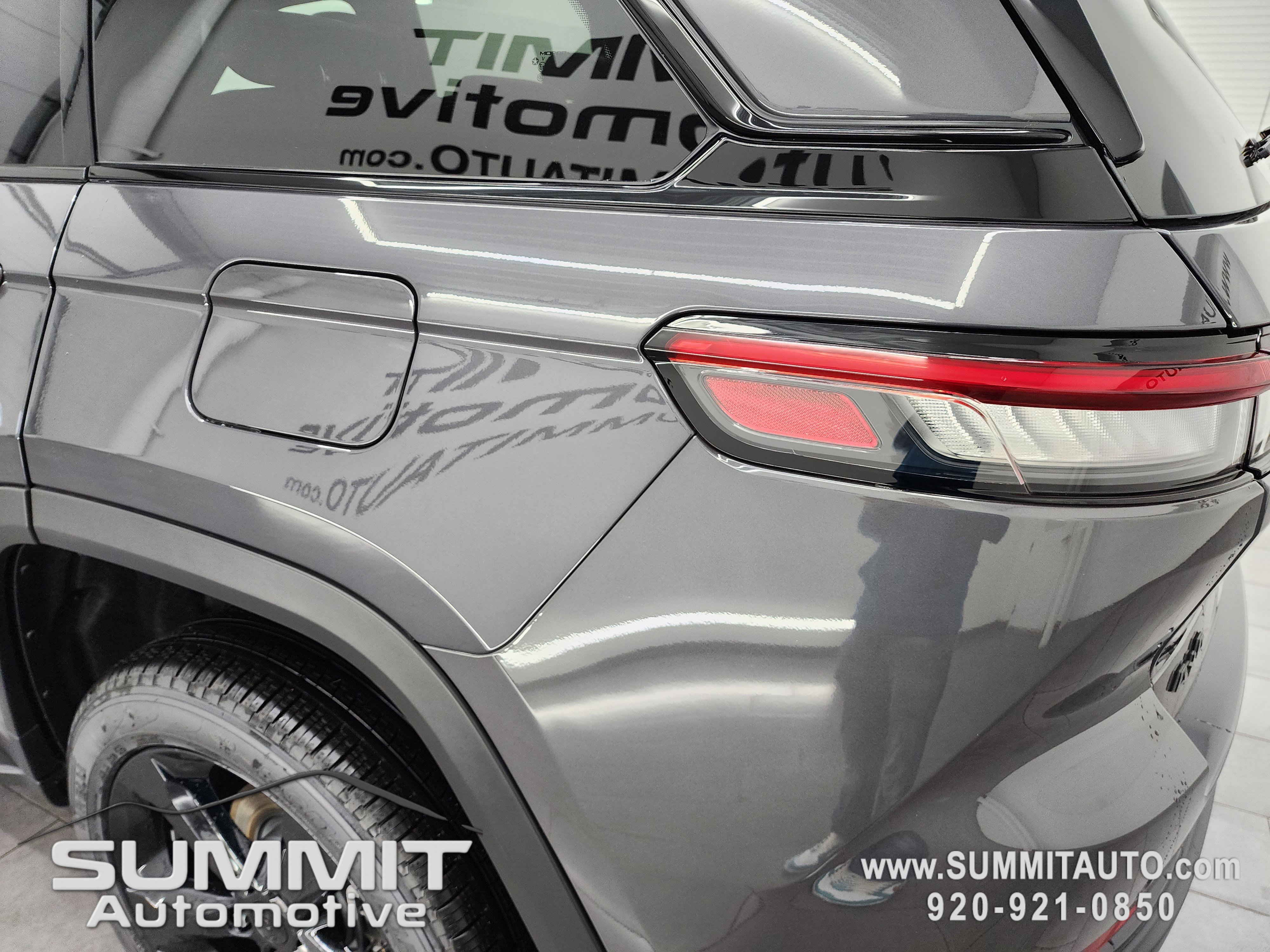 New 2025 Jeep Grand Cherokee Limited w/ Black Appearance Package image 33