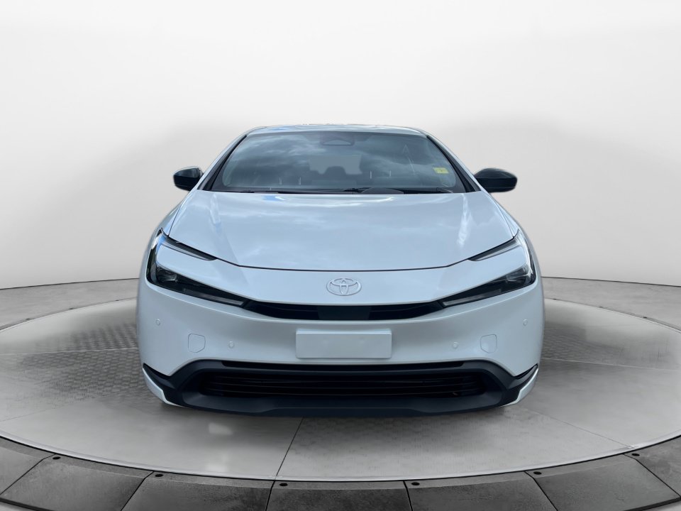 Used 2025 Toyota Prius LE FWD image 2
