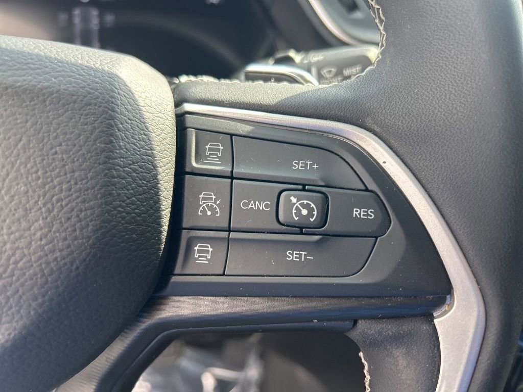 Used 2023 Jeep Grand Cherokee Laredo w/ Luxury Tech Group I image 44