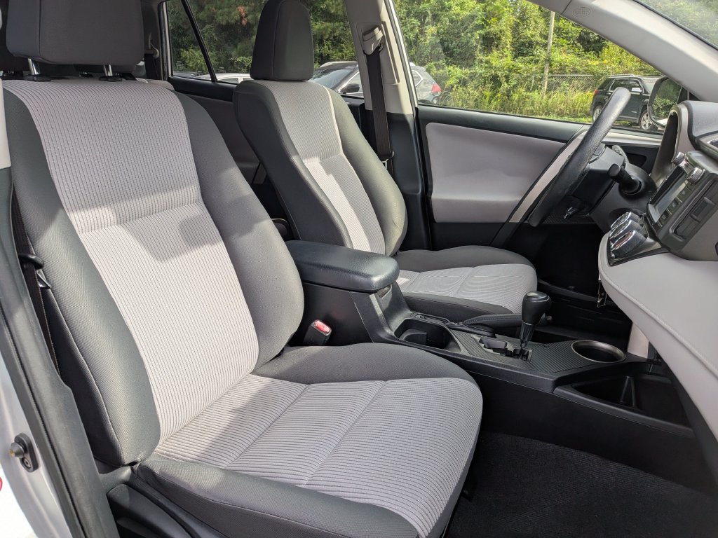 Used 2015 Toyota RAV4 LE FWD image 27