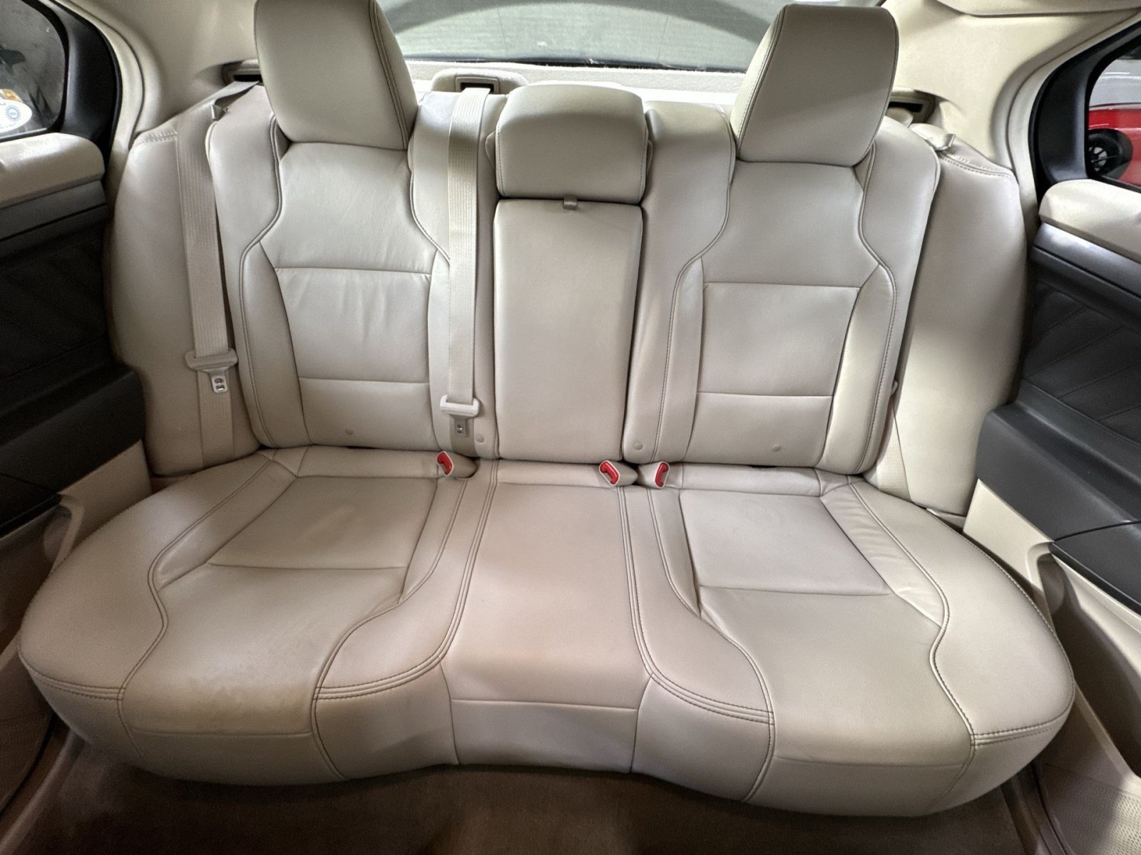 Used 2012 Ford Taurus SEL FWD image 15
