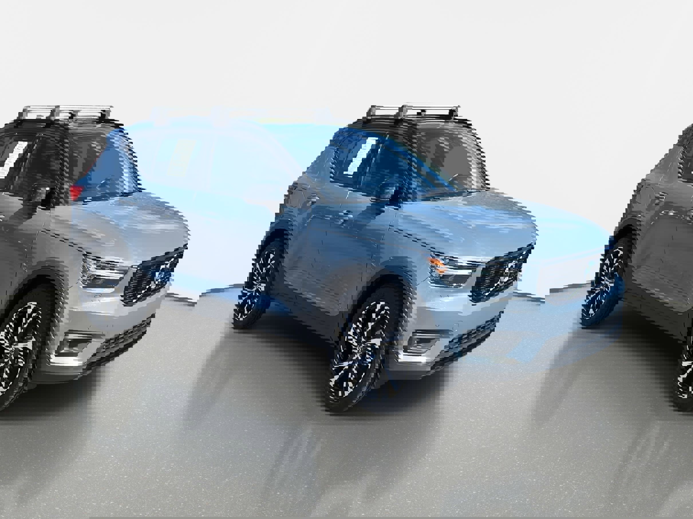 Used 2022 Volvo XC40 T5 R-Design w/ Advanced Package image 3