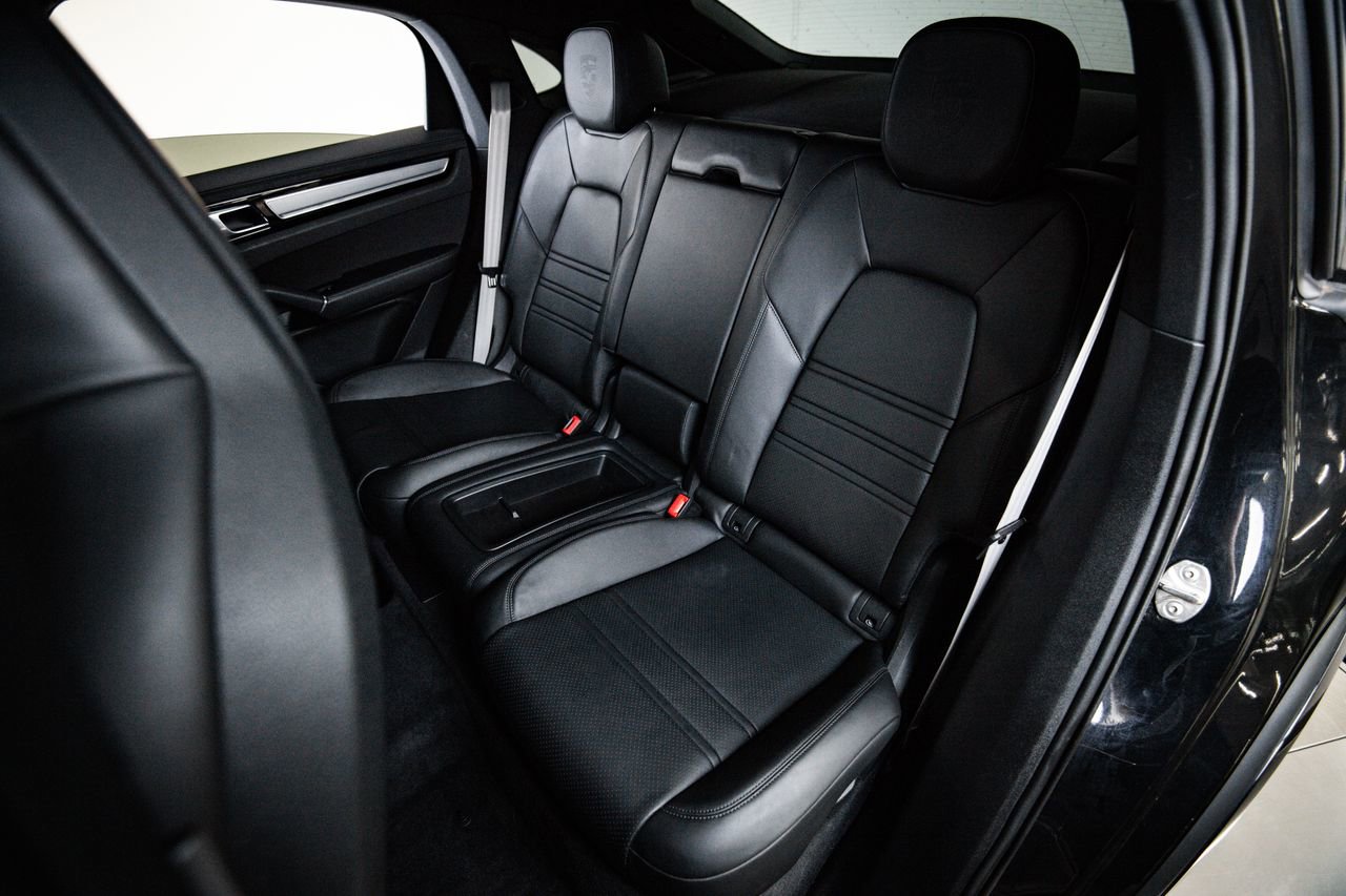 Used 2022 Porsche Cayenne Platinum Edition AWD/4WD image 24