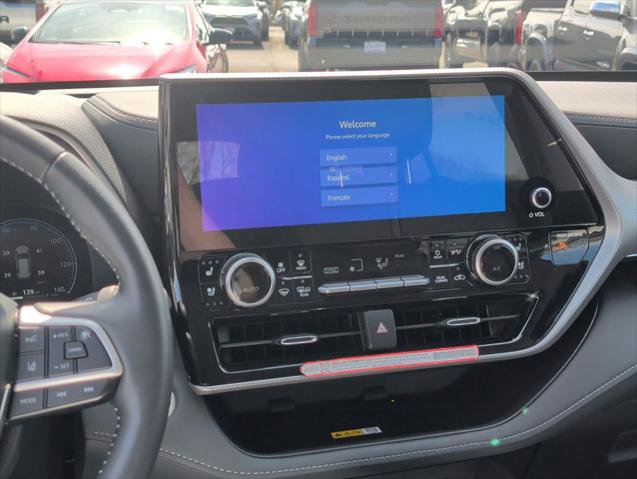 Certified 2025 Toyota Highlander Platinum image 7