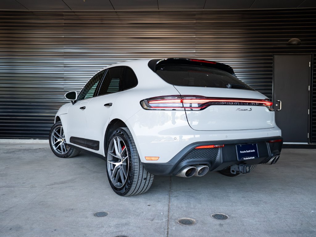 Certified 2023 Porsche Macan S AWD/4WD image 3