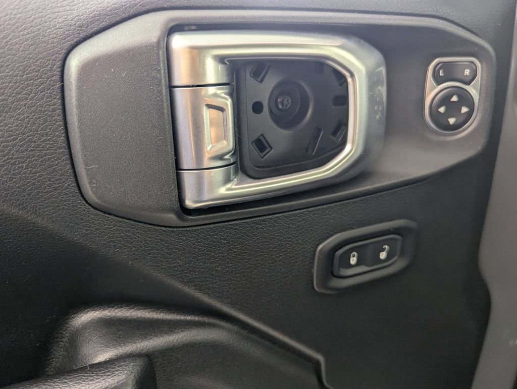 Used 2018 Jeep Wrangler Unlimited Sport S AWD/4WD image 13