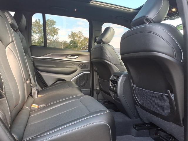 Certified 2023 Jeep Grand Cherokee Limited AWD/4WD image 9