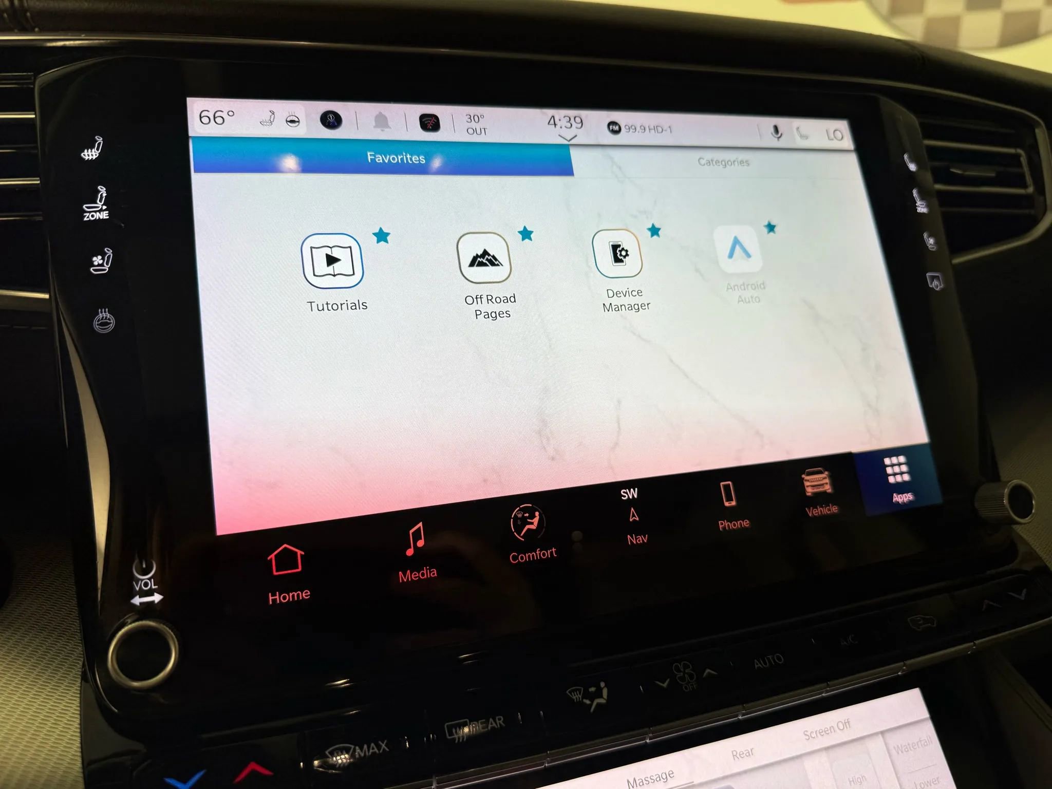 Used 2023 Jeep Grand Wagoneer 4WD w/ Flexible Seating Group image 19