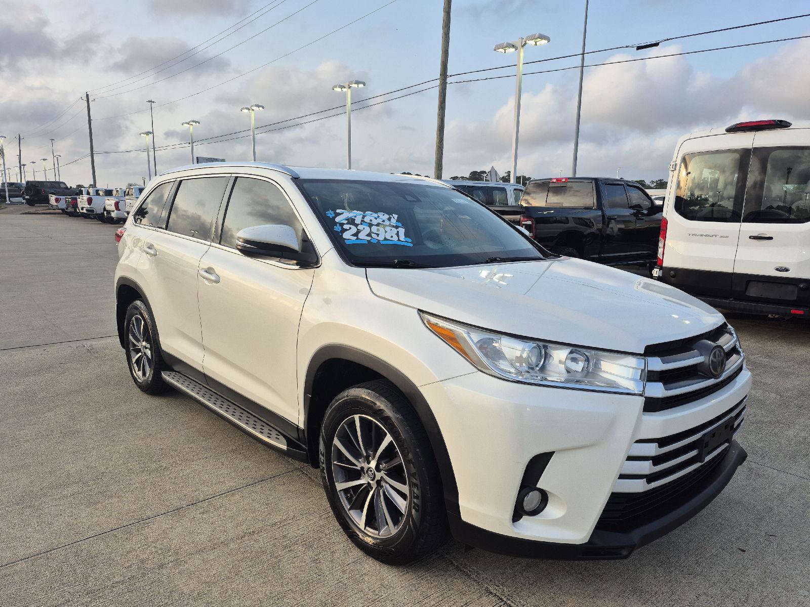 Used 2019 Toyota Highlander XLE FWD image 14