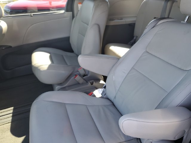 Used 2015 Toyota Sienna XLE w/ XLE Navigation Package FWD image 13