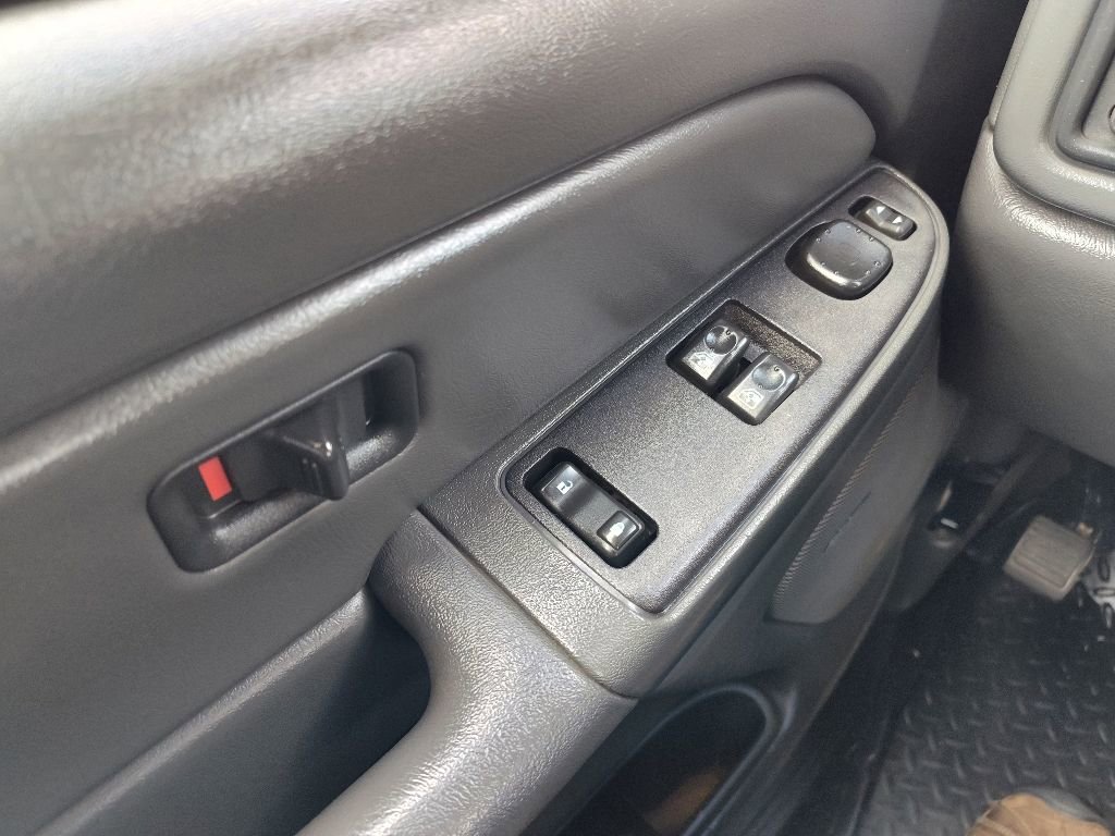Used 2005 Chevrolet Silverado 3500 LS w/ Heavy-Duty Power Package image 25