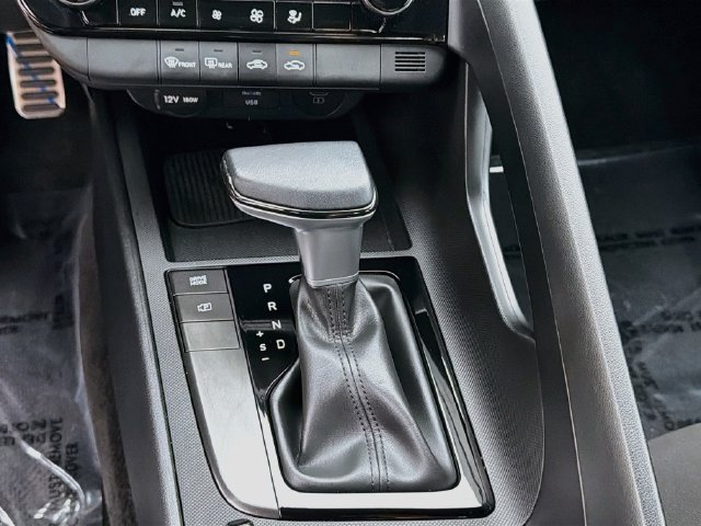 Certified 2025 Hyundai Elantra Sport FWD image 17