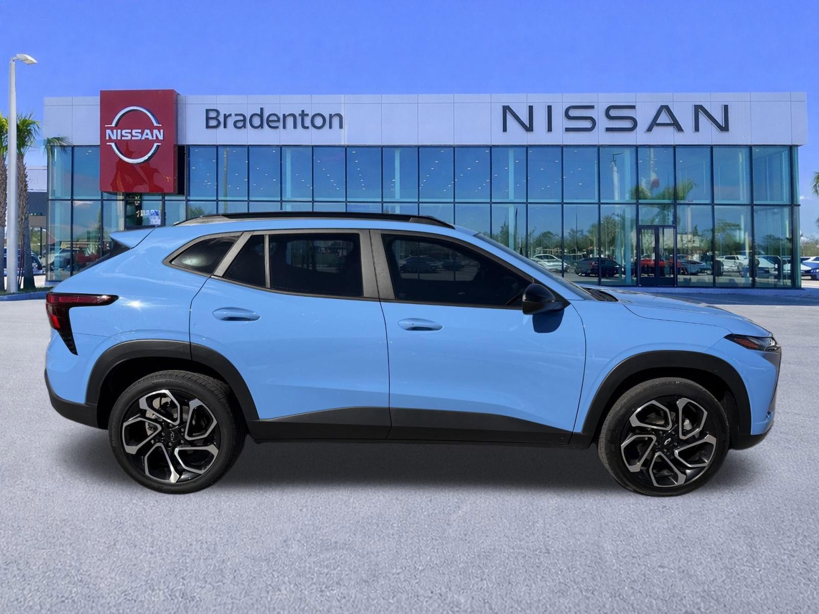 Used 2024 Chevrolet Trax RS w/ Sunroof Package image 4