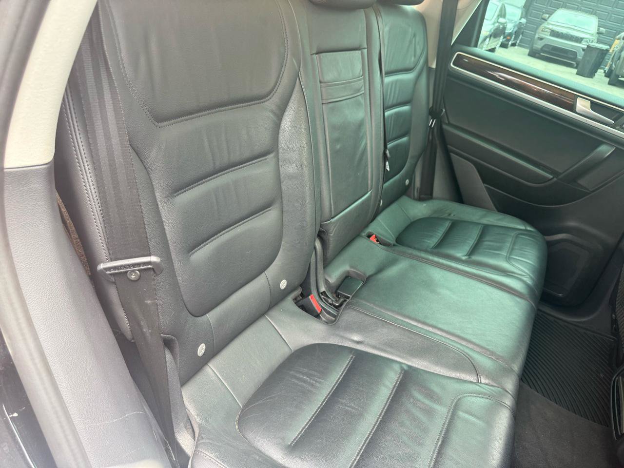 Used 2014 Volkswagen Touareg TDI AWD/4WD image 8