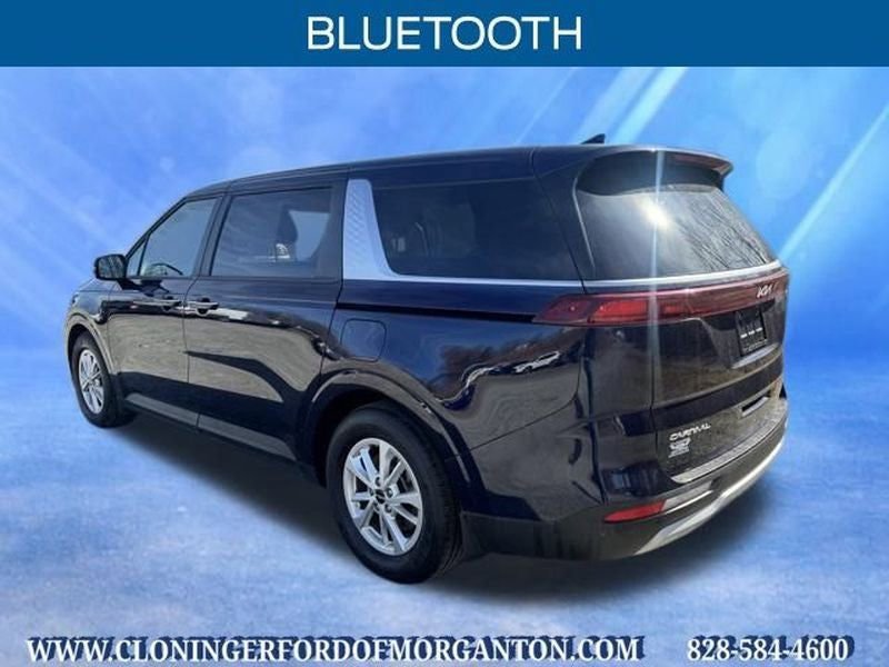 Used 2023 Kia Carnival LX image 6