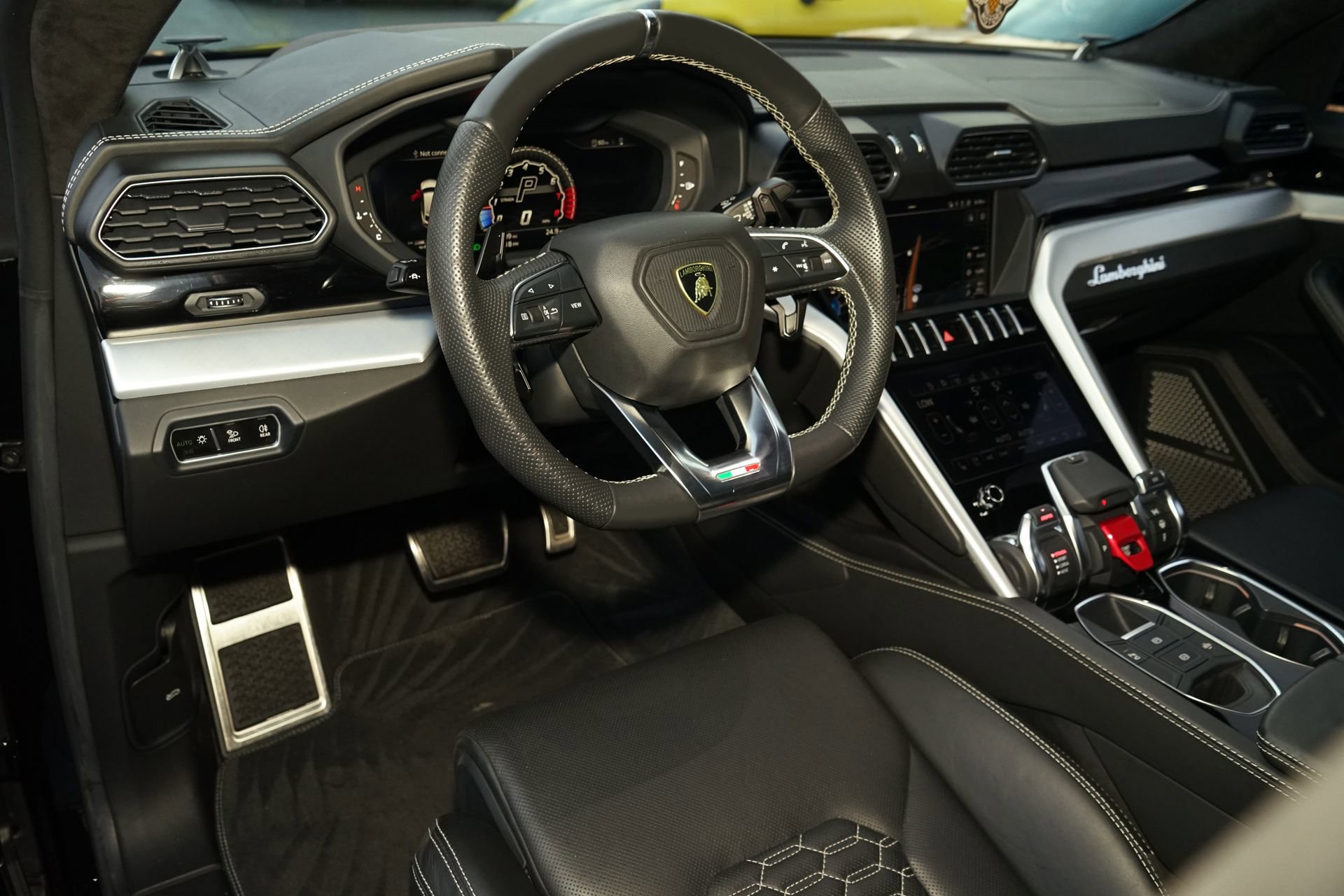 Used 2019 Lamborghini Urus image 10