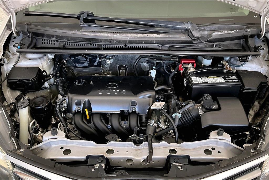 Used 2016 Toyota Yaris L image 12