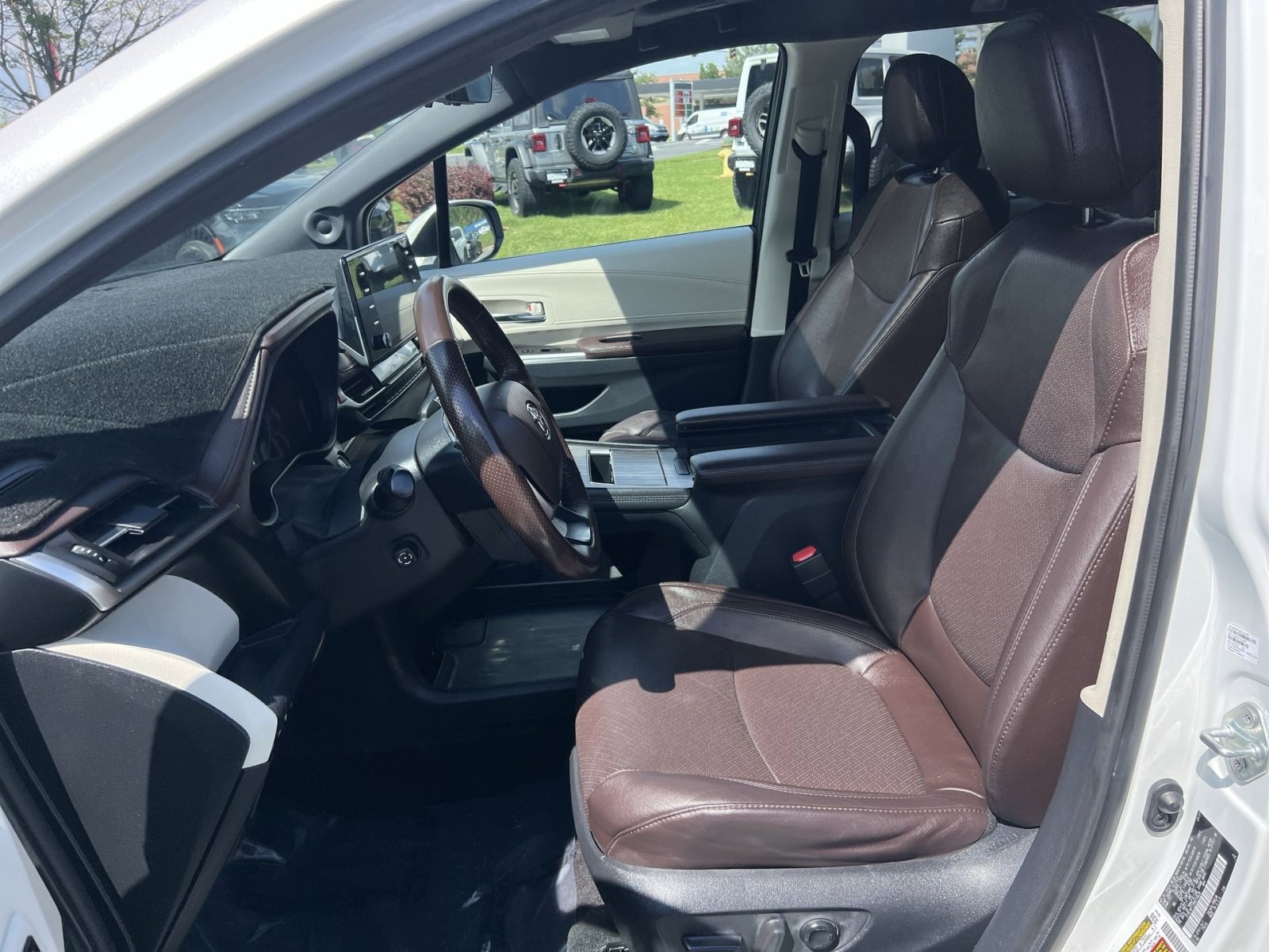 Used 2021 Toyota Sienna Platinum AWD/4WD image 13