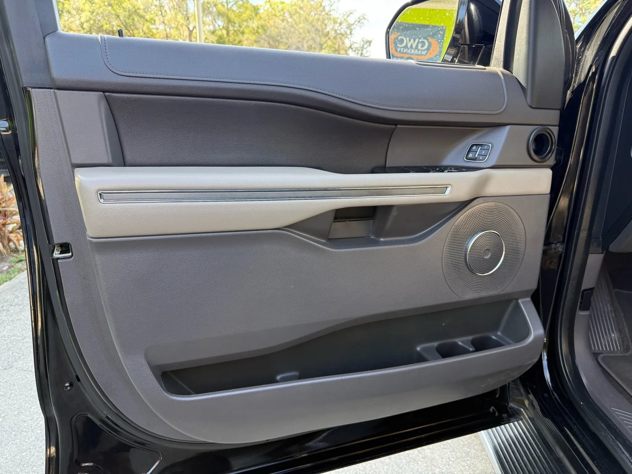 Used 2018 Ford Expedition XLT w/ Equipment Group 202A RWD image 18
