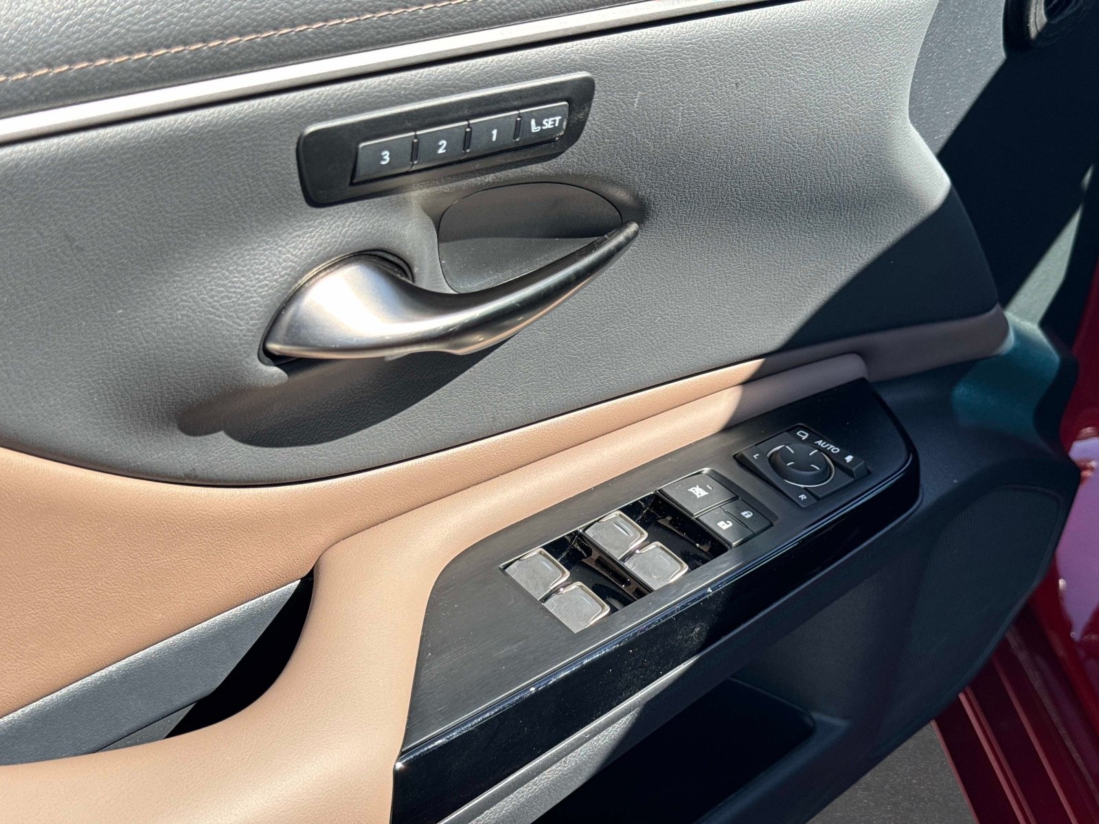 Certified 2025 Lexus ES 350 w/ Premium Package FWD image 18