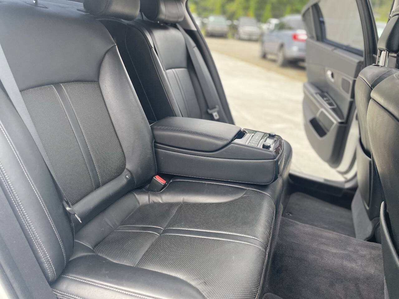 Used 2016 Kia K900 Luxury RWD image 30