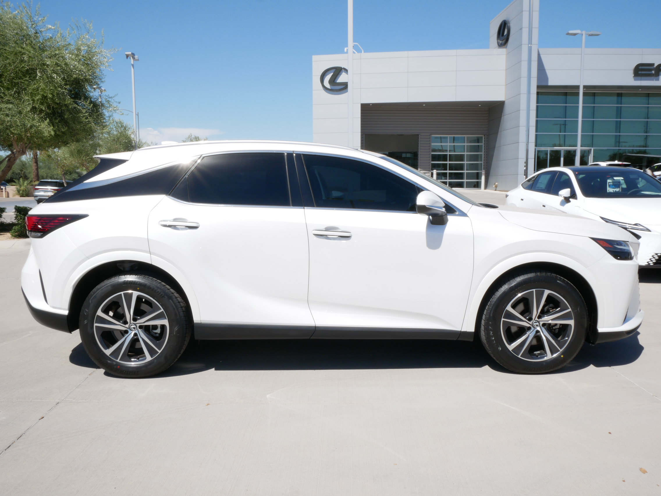 Used 2023 Lexus RX 350 FWD w/ Cold Area Package image 13