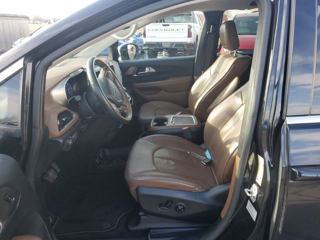 Used 2017 Chrysler Pacifica Limited image 13