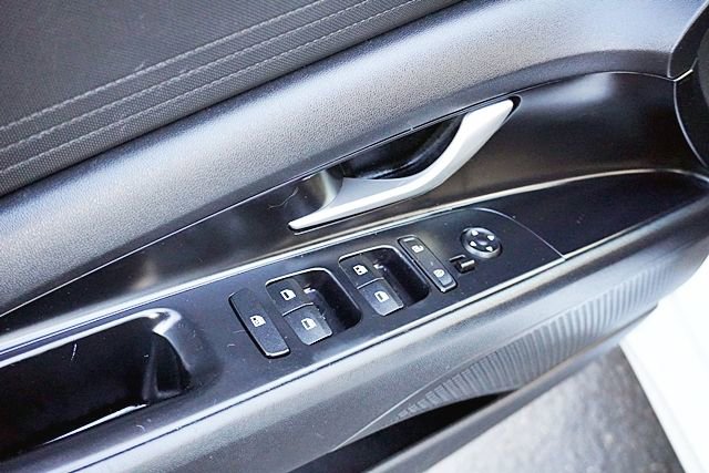 Used 2021 Hyundai Elantra SE w/ Cargo Package image 22