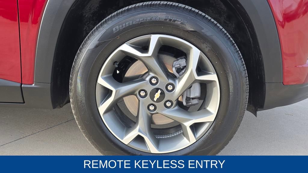 Used 2025 Chevrolet Trax LT w/ LT Convenience Package image 12