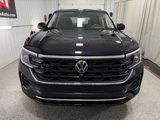 Used 2024 Volkswagen Atlas SEL Premium R-Line image 2