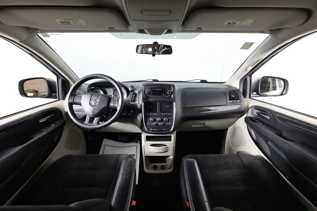Used 2017 Dodge Grand Caravan SE image 25