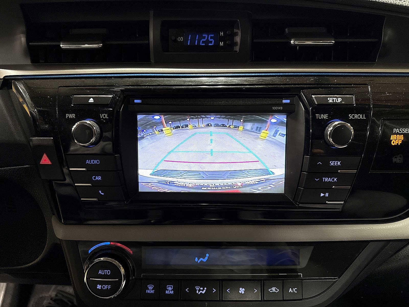 Used 2014 Toyota Corolla LE image 23