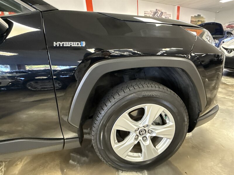 Used 2020 Toyota RAV4 XLE AWD/4WD image 9