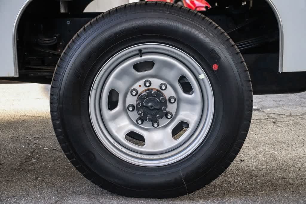 New 2026 Ford F350 XL w/ XL Chrome Package RWD image 15