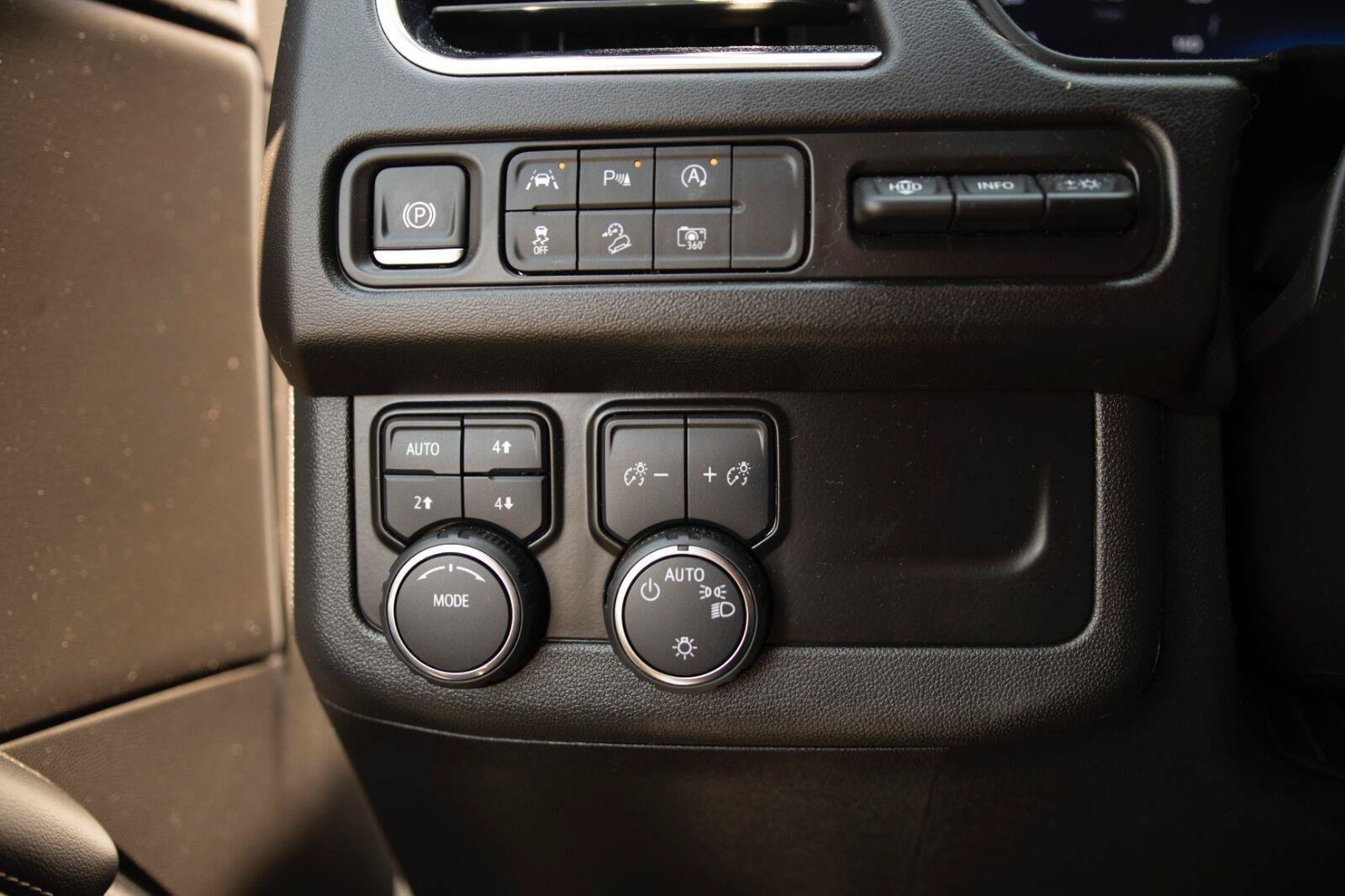Used 2024 Chevrolet Tahoe Premier AWD/4WD image 11