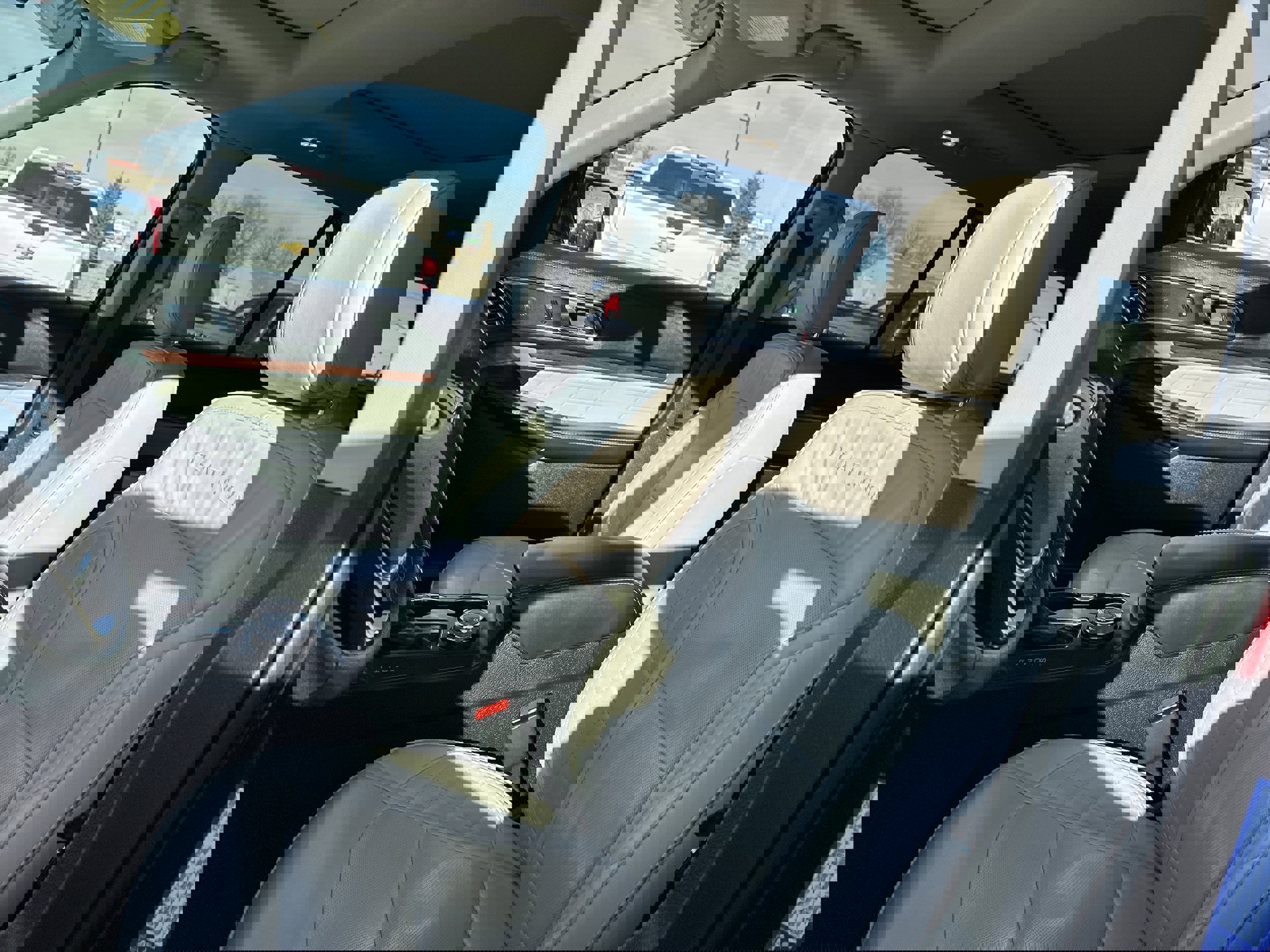 Used 2018 Ford Explorer Platinum image 11