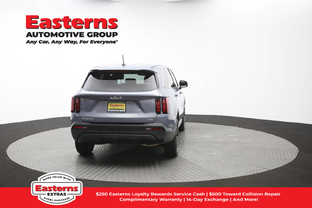 Used 2023 Kia Sorento LX AWD/4WD image 37