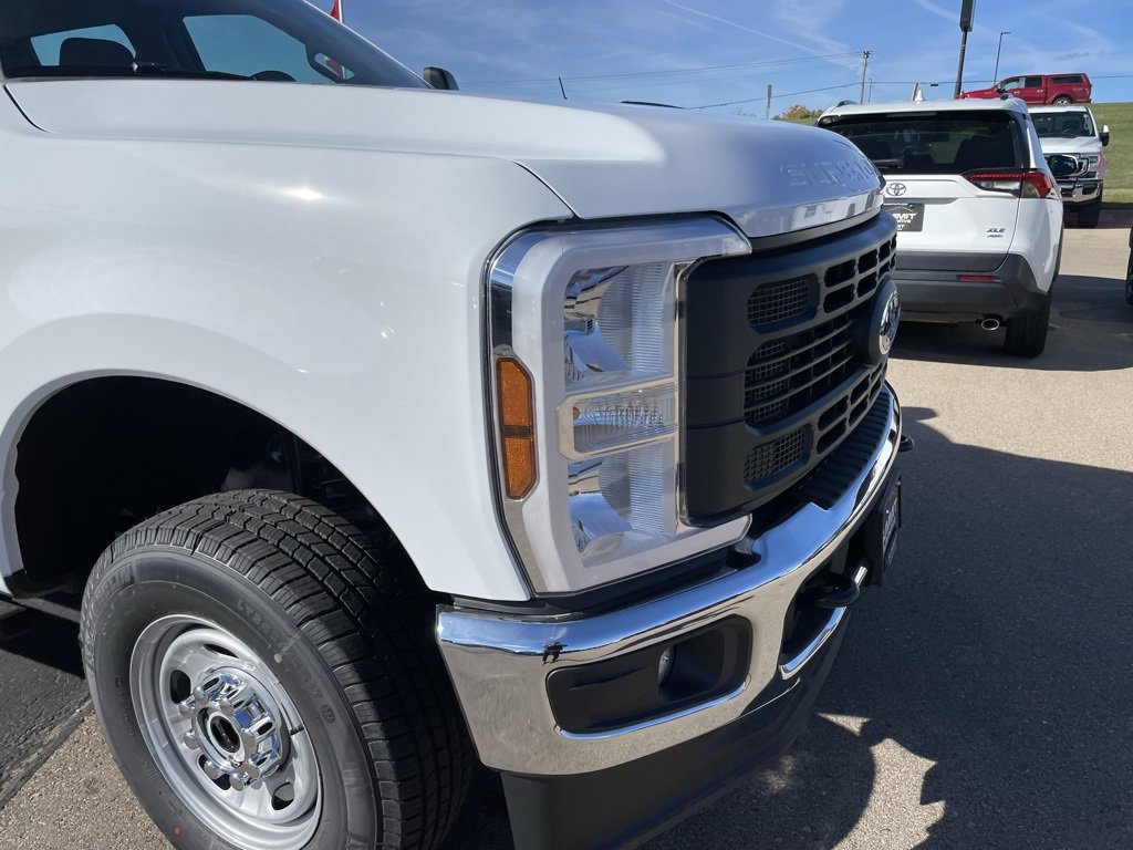 New 2026 Ford F250 XL w/ XL Chrome Package image 28