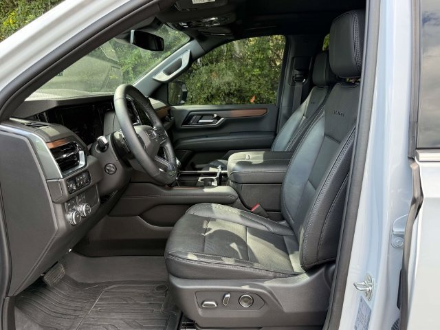 Used 2026 GMC Yukon XL Denali w/ Sun & Power Step Package AWD/4WD image 11